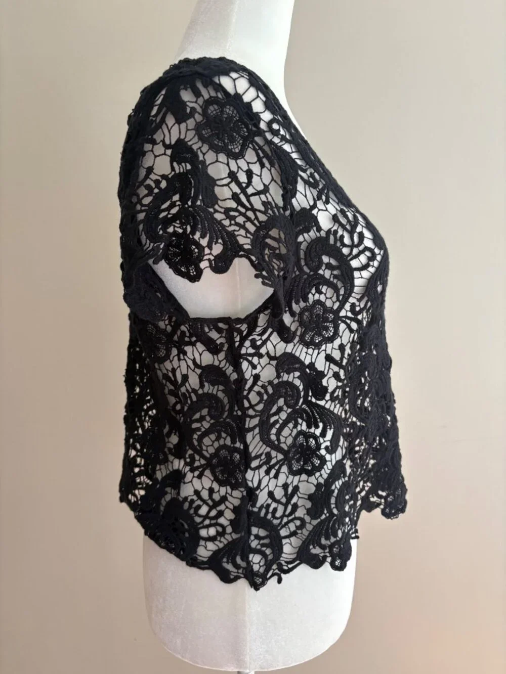 Black Boho Floral Lace Sheer Crochet Top Women’s Fits like a Petite Medium